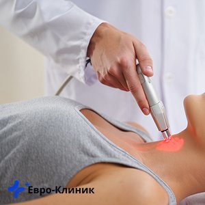 Пациент на приеме по лечению алкоголизма лазером